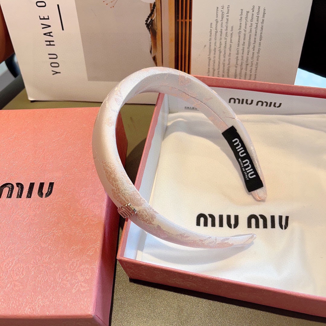 CHANEL THICK HEADBAND WITH GARNITURE PRINT IN LIGHT PINK SILK 415935