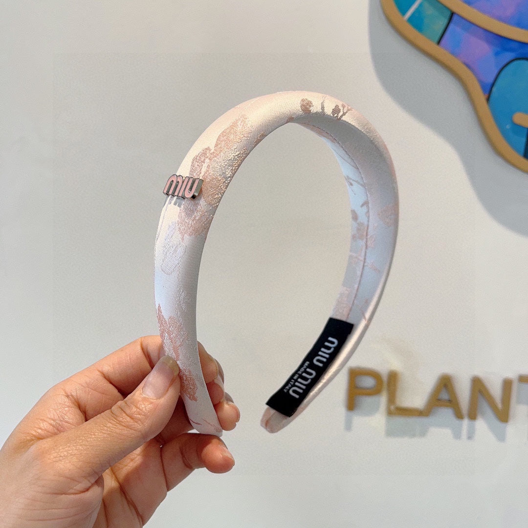 CHANEL THICK HEADBAND WITH GARNITURE PRINT IN LIGHT PINK SILK 415935