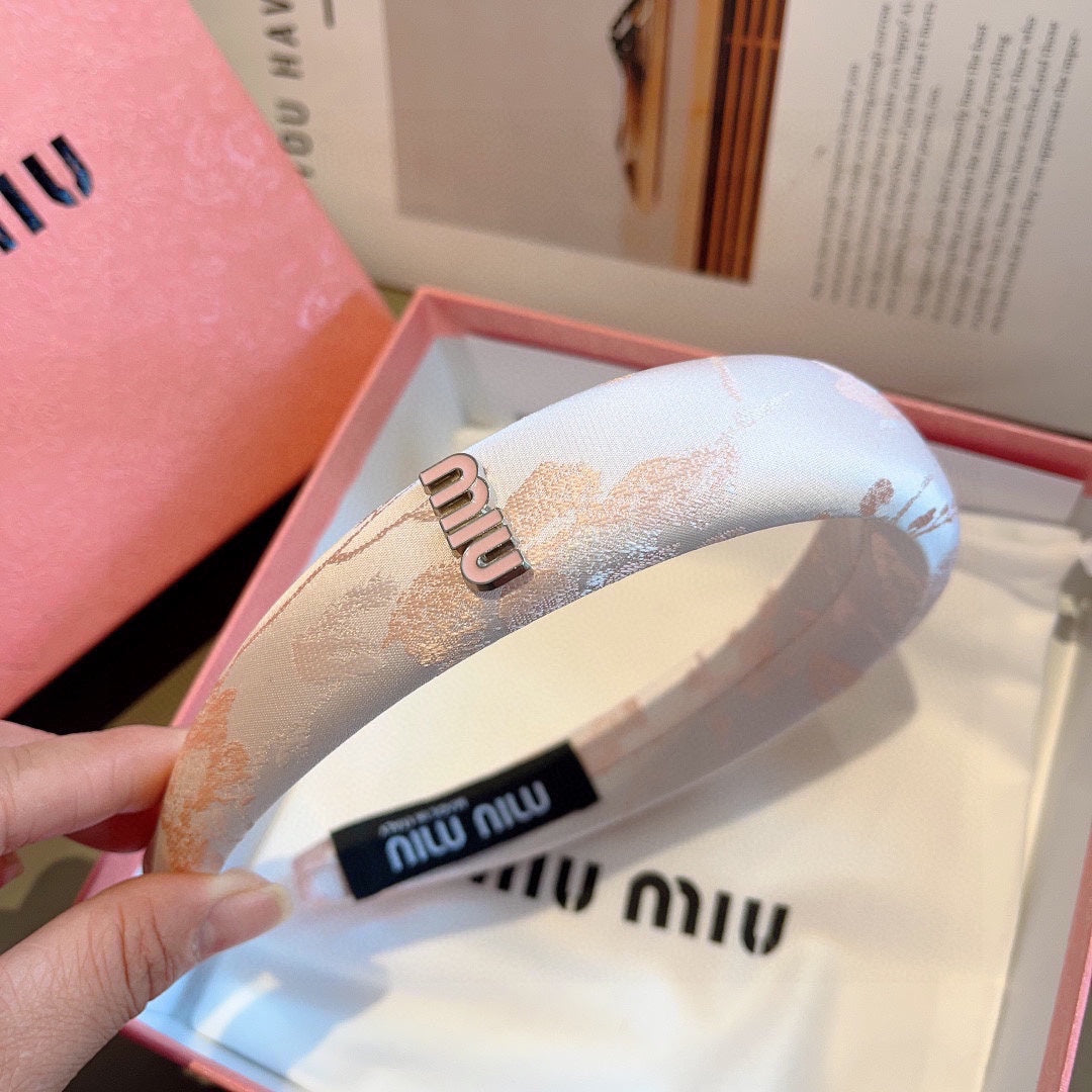 CHANEL THICK HEADBAND WITH GARNITURE PRINT IN LIGHT PINK SILK 415935