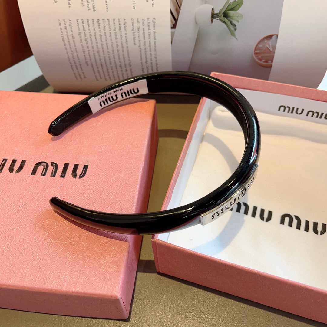 CHANEL HEADBAND IN BLACK PATENT CALFSKIN SILVER LOGO 427344
