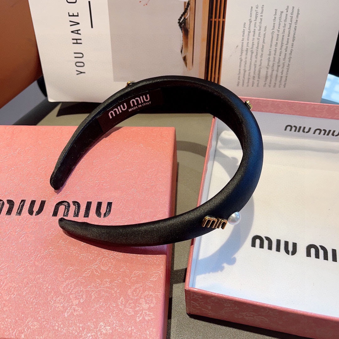 CHANEL THICK HEADBAND ATTACHED PEARL IN BLACK SILK 429311