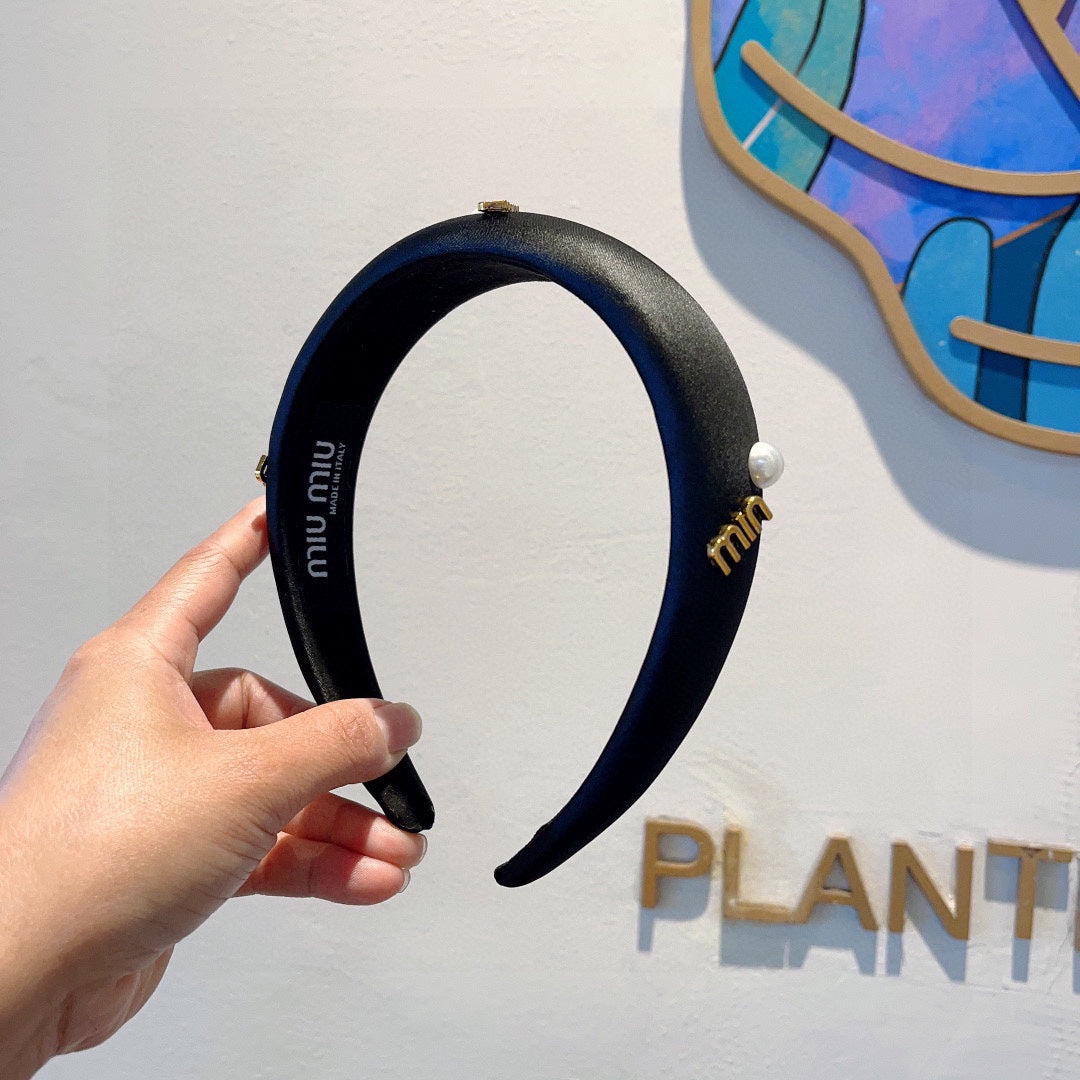 CHANEL THICK HEADBAND ATTACHED PEARL IN BLACK SILK 429311