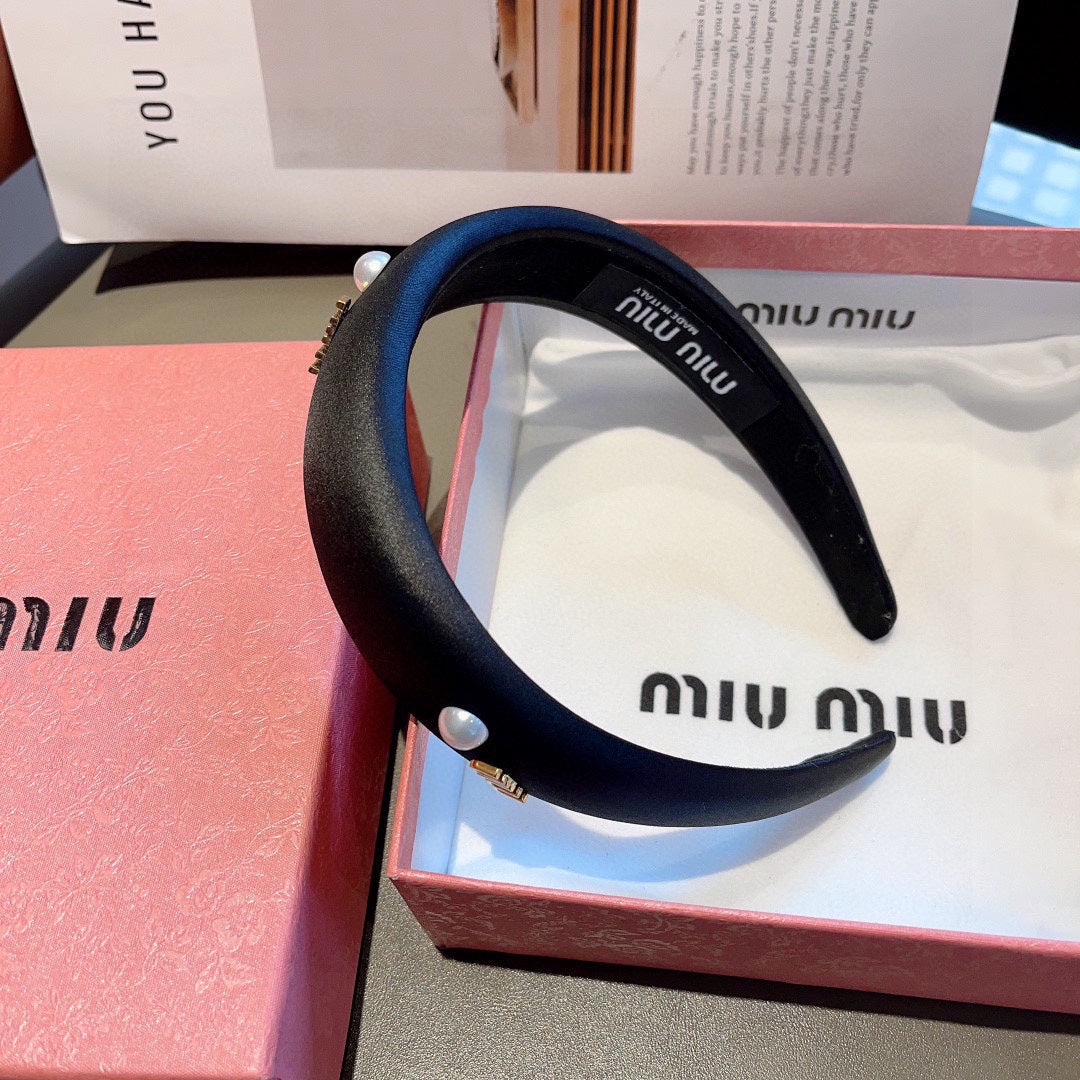 CHANEL THICK HEADBAND ATTACHED PEARL IN BLACK SILK 429311