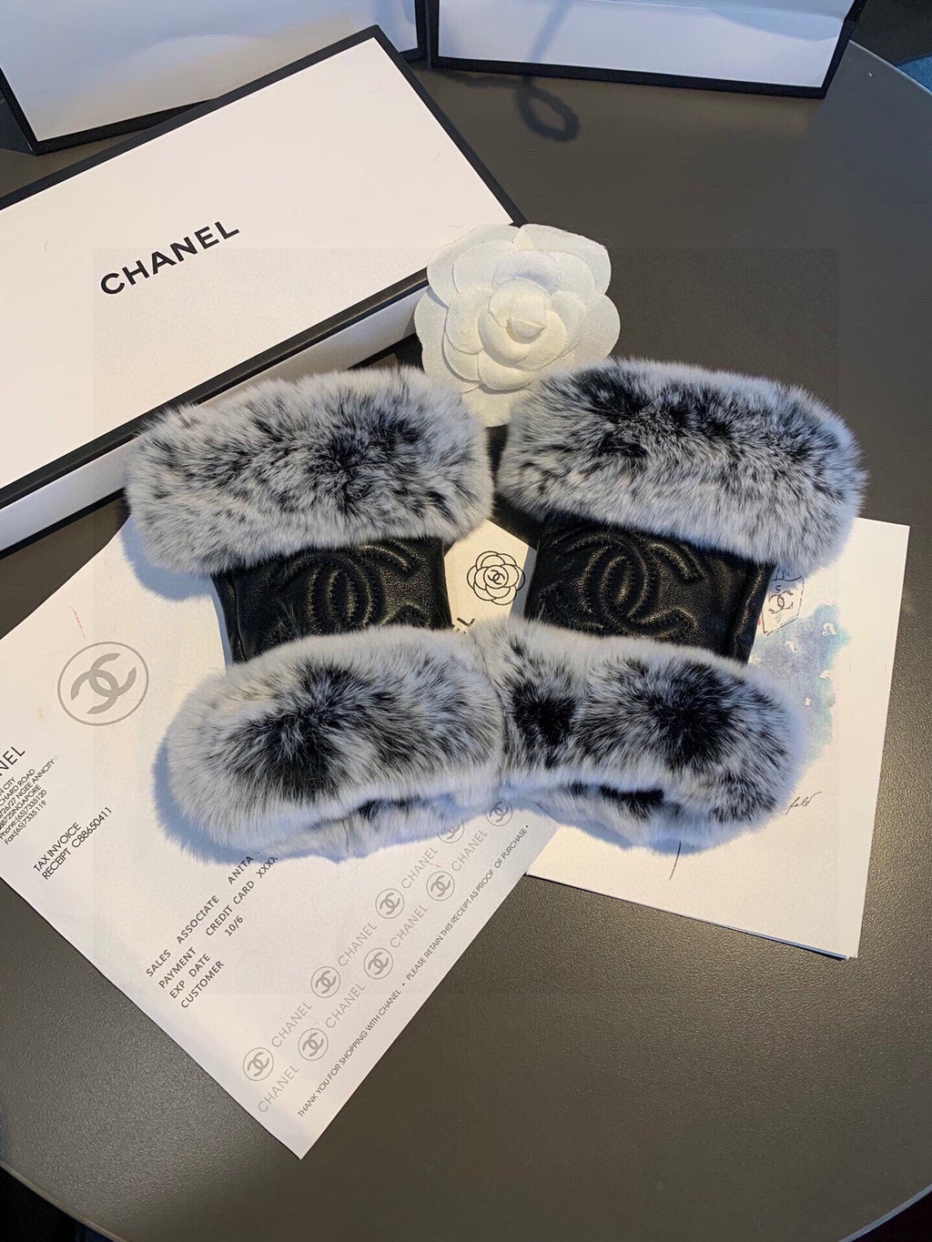 CHANEL SHORt-STYLE GLOVES IN BLACK SHEEPSKIN AND RABBIT FUR 463852
