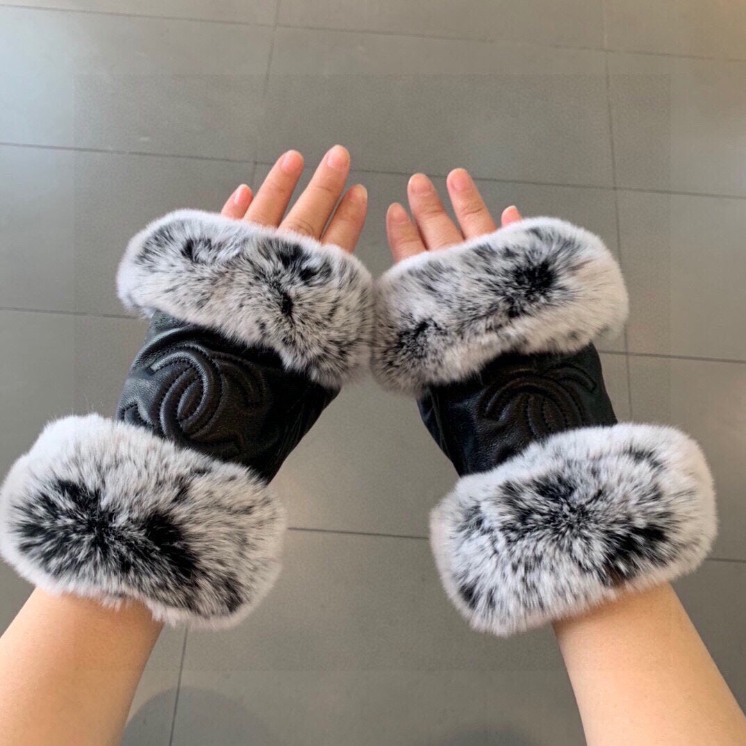 CHANEL SHORt-STYLE GLOVES IN BLACK SHEEPSKIN AND RABBIT FUR 463852