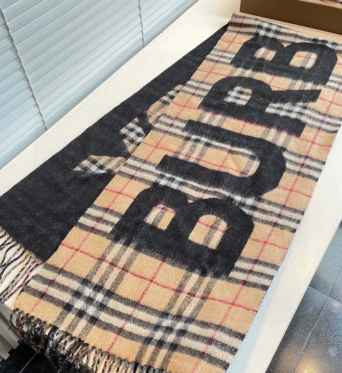 BURBERRY BBR SCARF 180 CM IN CASHMERE 525808