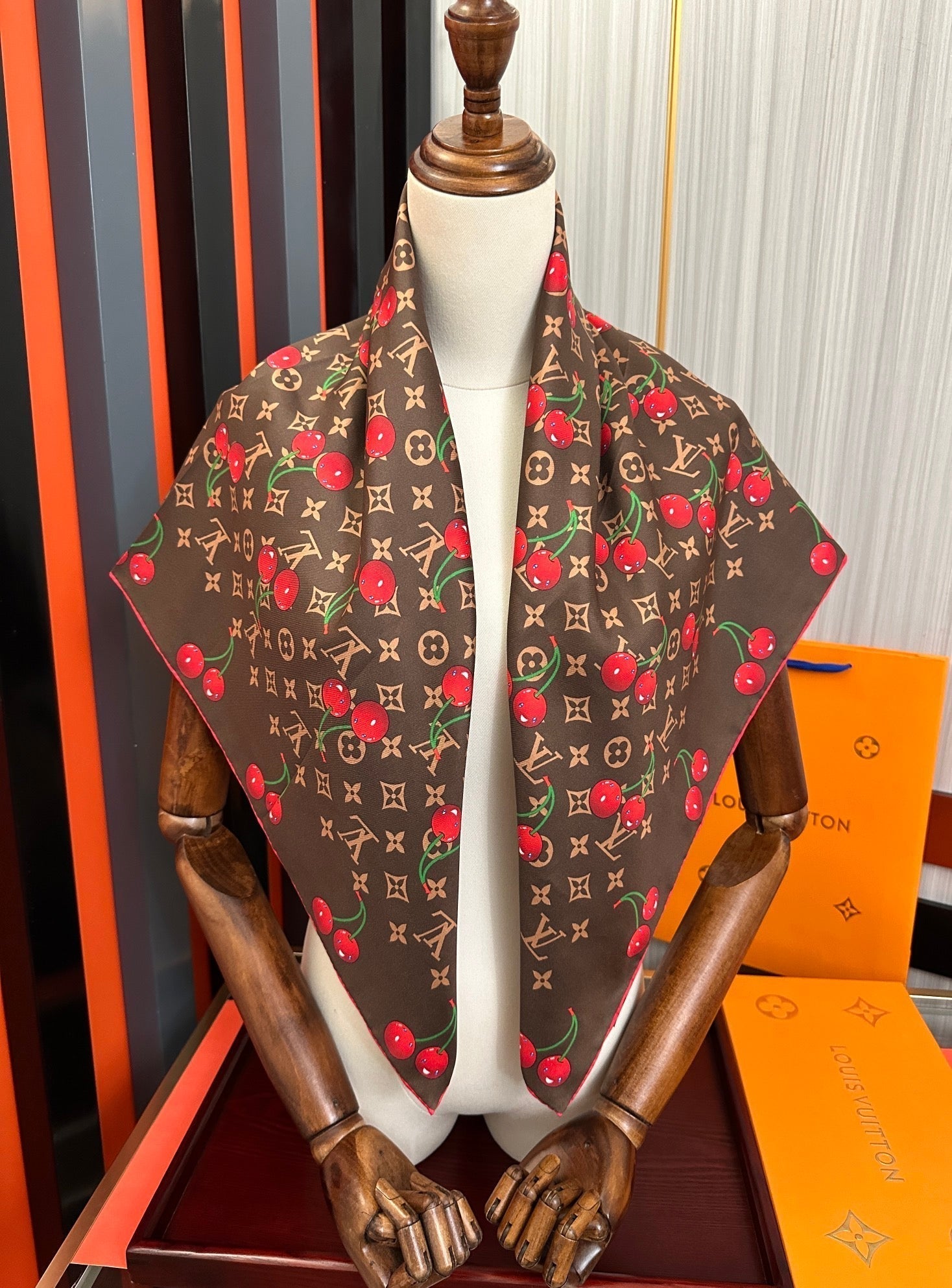 LOUIS VUITTON LV SCARF 90 CM IN SILK 05
