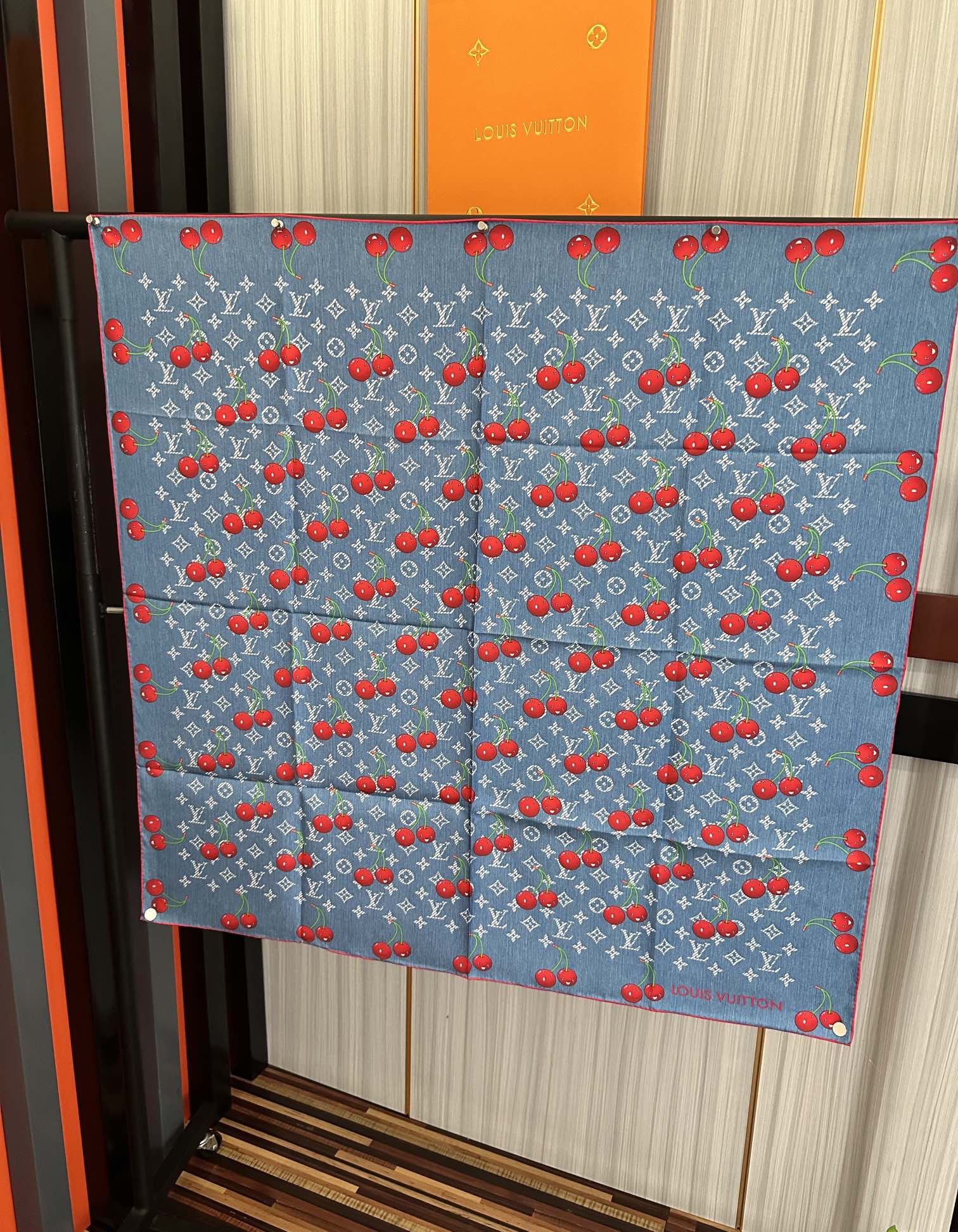 LOUIS VUITTON LV SCARF 90 CM IN SILK 04