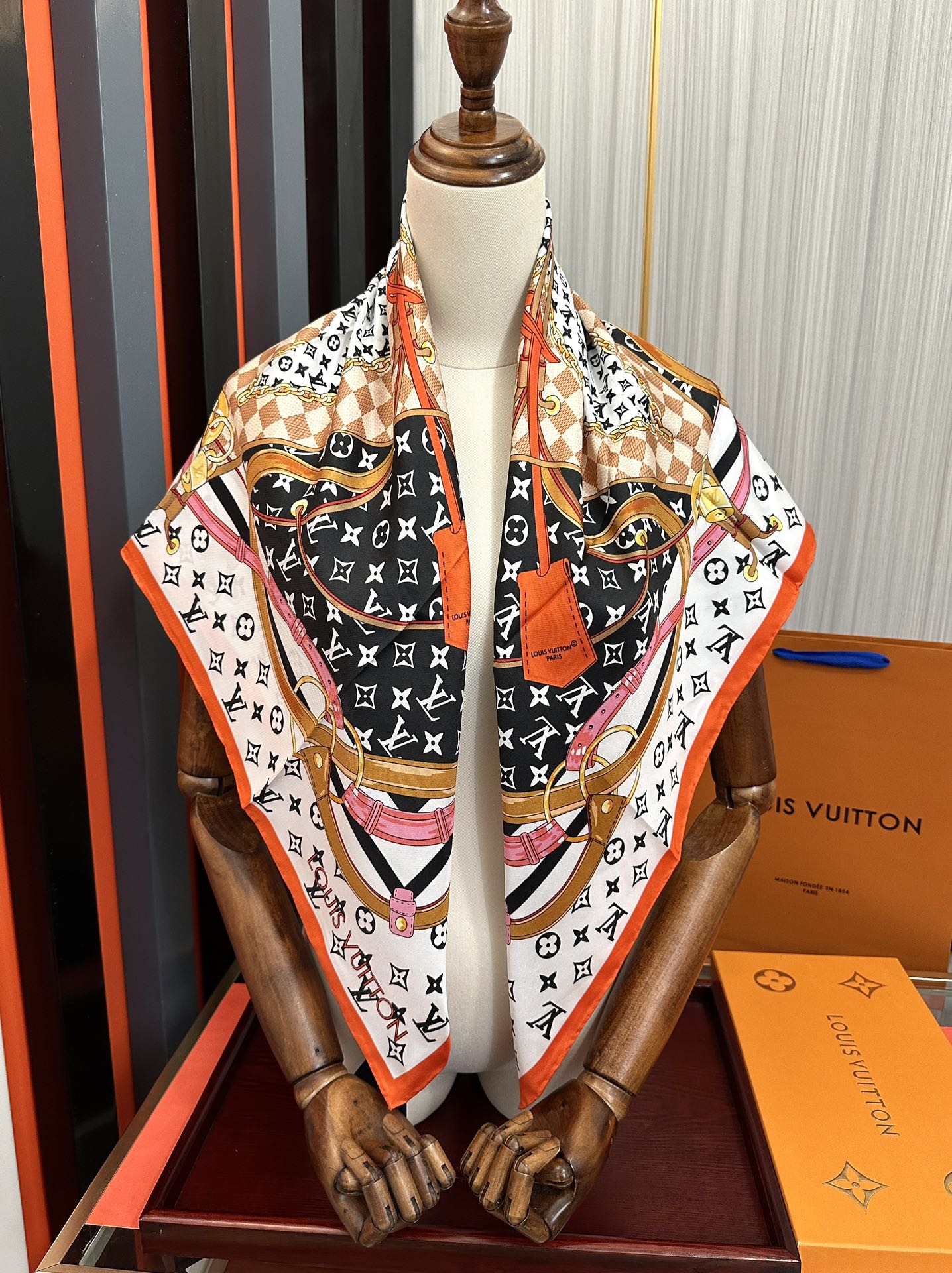LOUIS VUITTON LV SCARF 90 CM IN SILK 738451