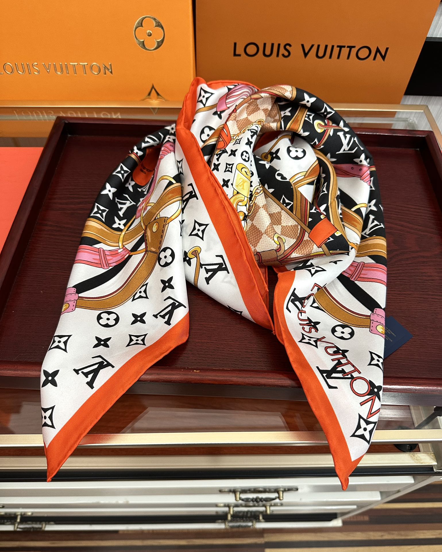 LOUIS VUITTON LV SCARF 90 CM IN SILK 738451