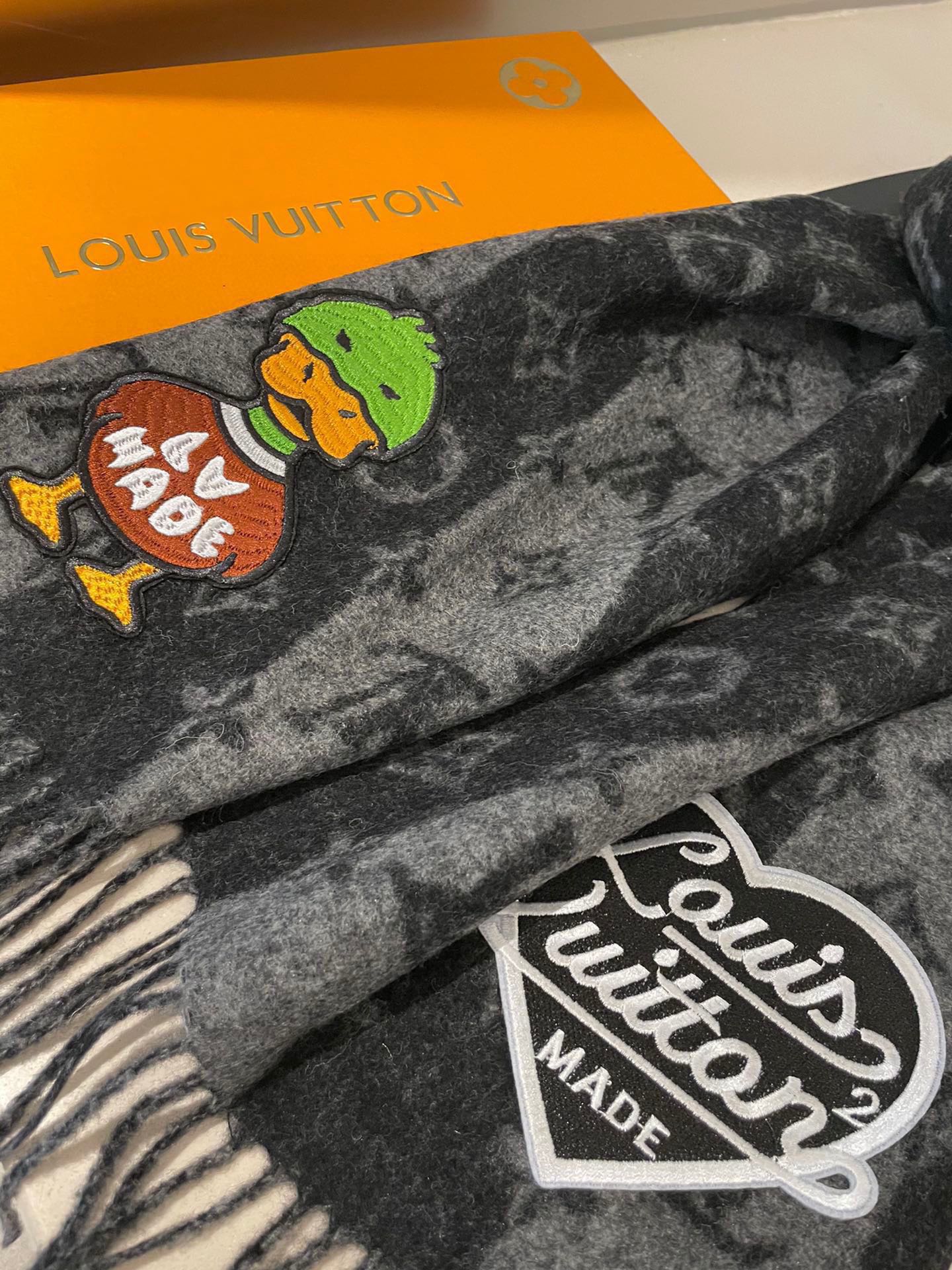 LOUIS VUITTON TIGER PATTERN SCARF 205 CM IN BLACK CASHMERE  390875