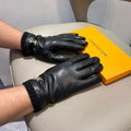 LOUIS VUITTON GLOVES IN BLACK LAMBSKIN WITH GOLD LOGO 465009