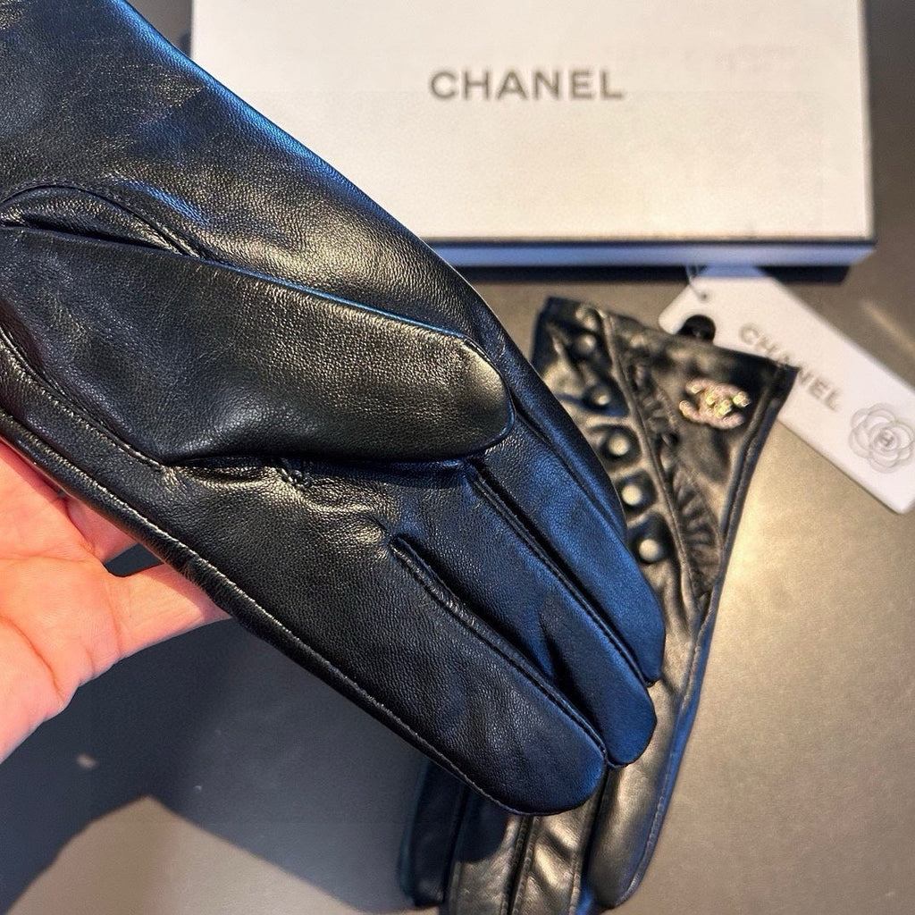CHANEL GLOVES IN BLACK LAMBSKIN 466772