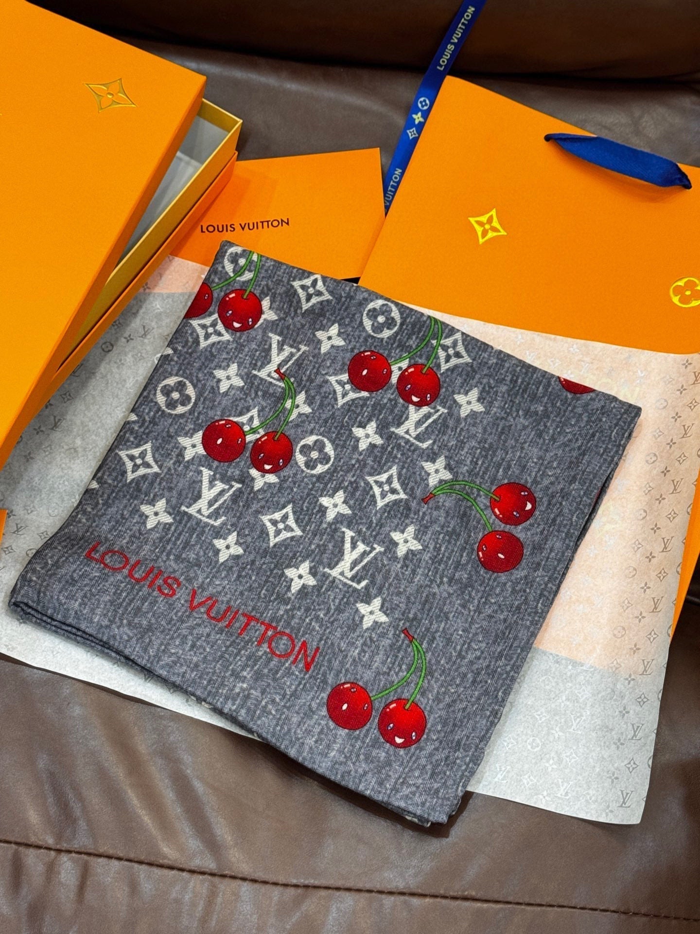 LOUIS VUITTON LV SCARF 140 CM IN SILK-CASHMERE BLEND 737270