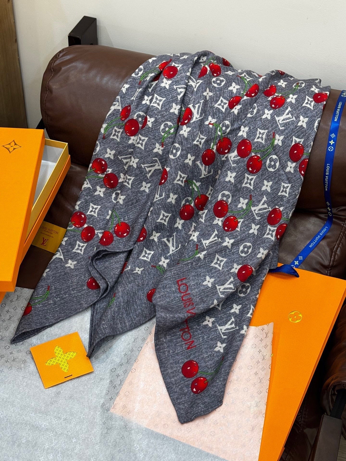 LOUIS VUITTON LV SCARF 140 CM IN SILK-CASHMERE BLEND 737270