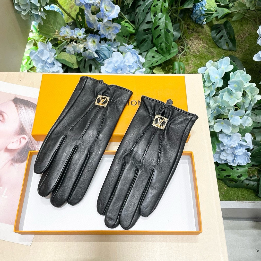 LOUIS VUITTON LV GLOVES IN BLACK LAMBSKIN WITH GOLD LOGO 462422