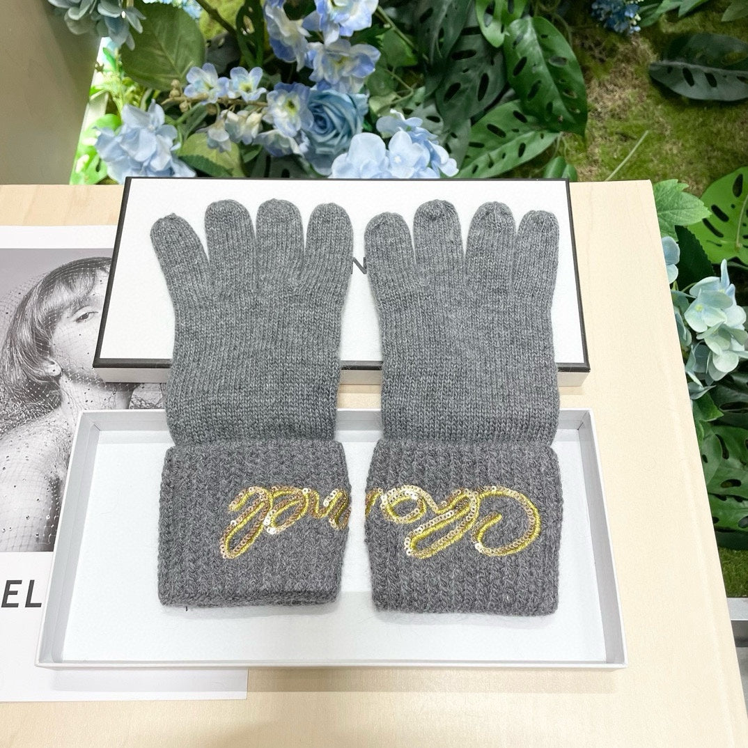 CHANEL GLOVES IN DOVE GRAY WOOL WITH YELLOW LOGO 465777