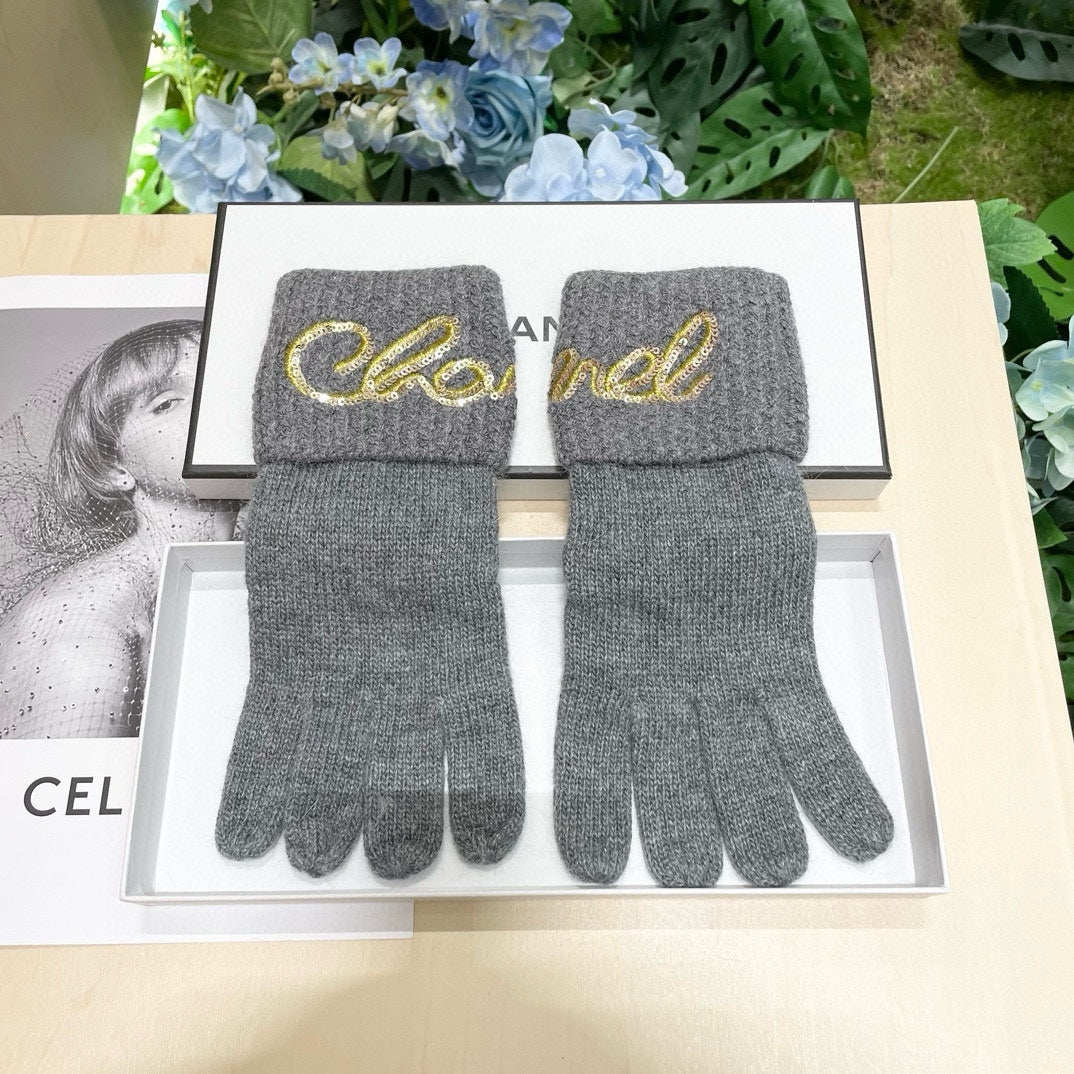 CHANEL GLOVES IN DOVE GRAY WOOL WITH YELLOW LOGO 465777