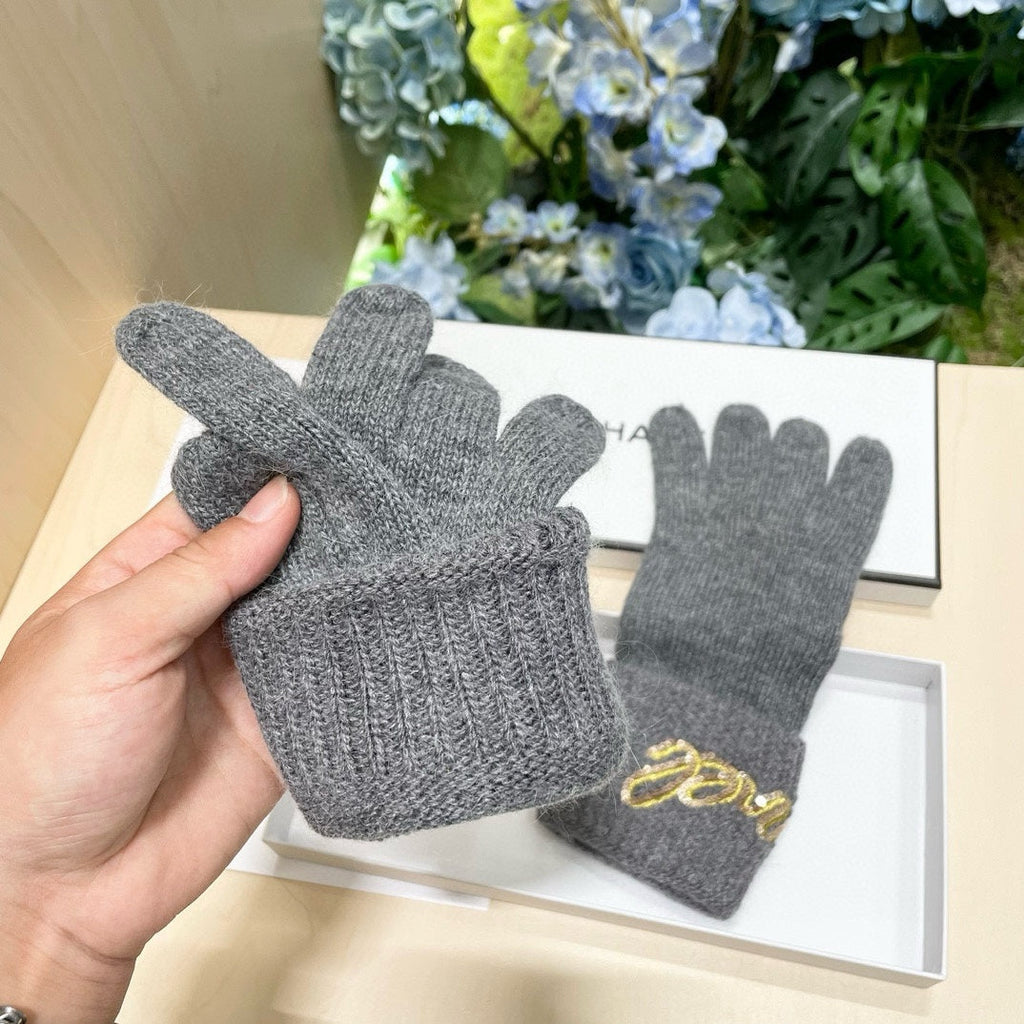 CHANEL GLOVES IN DOVE GRAY WOOL WITH YELLOW LOGO 465777