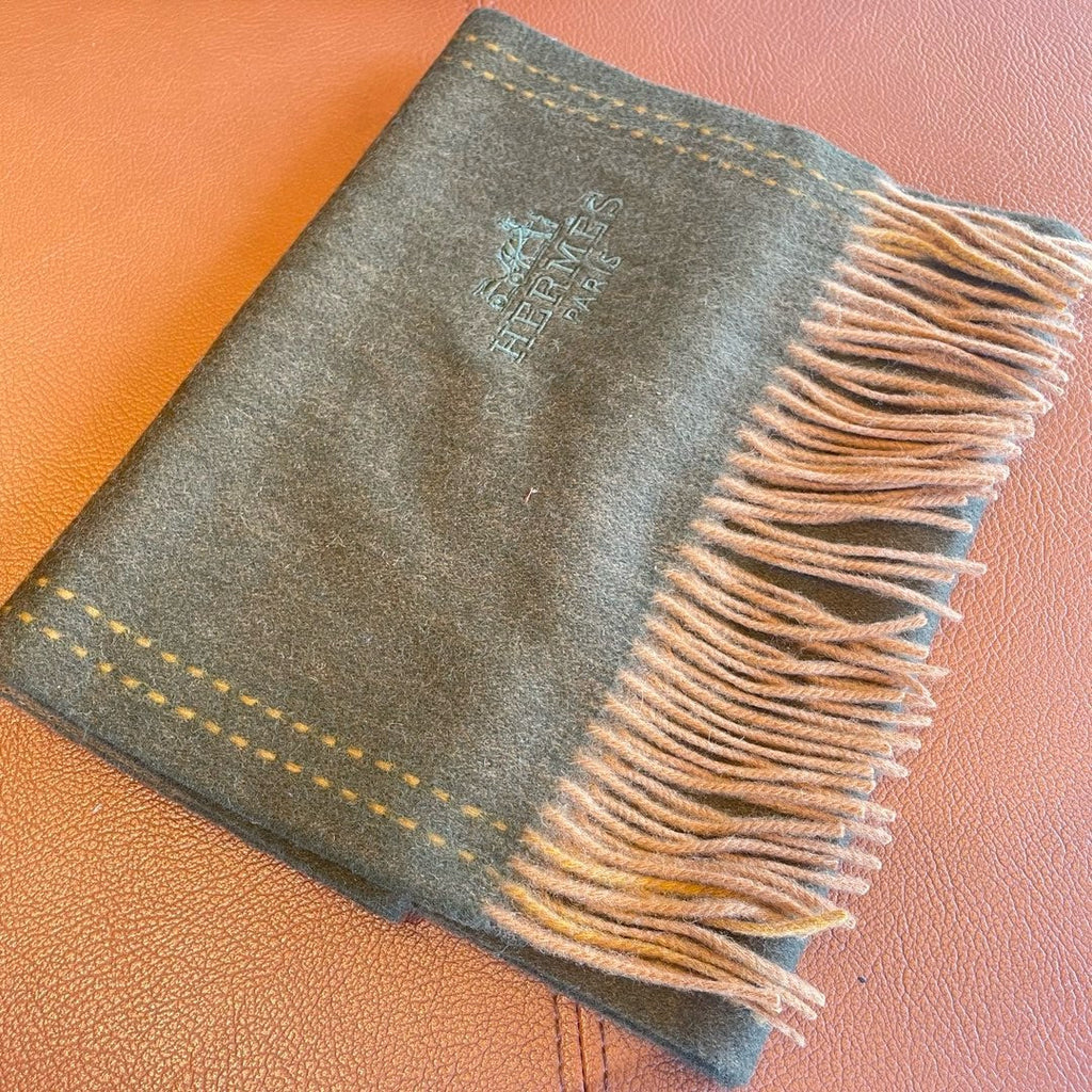 HERMES UNIE BRODEE GM MUFFLER IN OLIVE GREEN CASERE