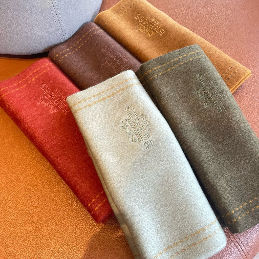 HERMES UNIE BRODEE GM MUFFLER IN OLIVE GREEN CASERE