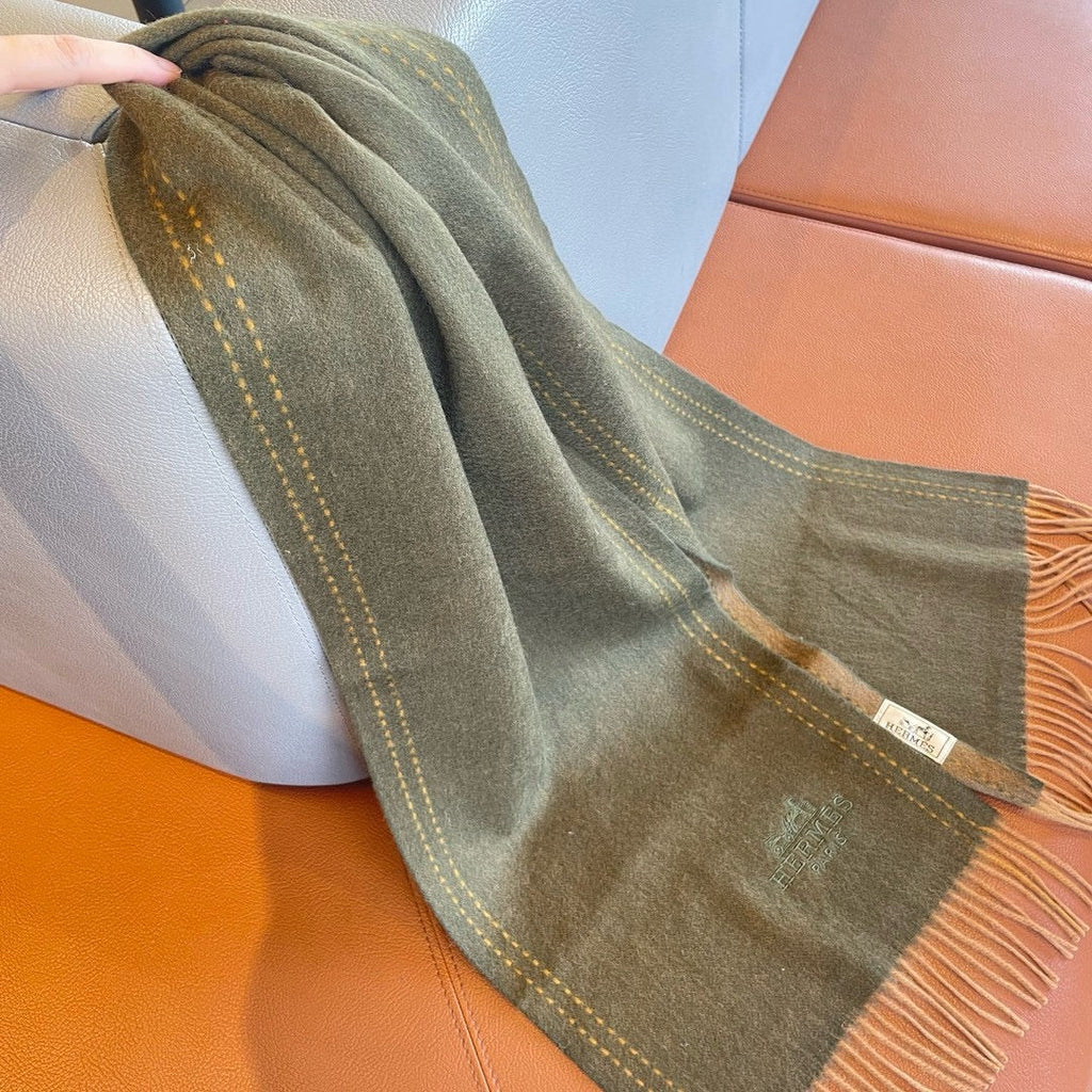 HERMES UNIE BRODEE GM MUFFLER IN OLIVE GREEN CASERE