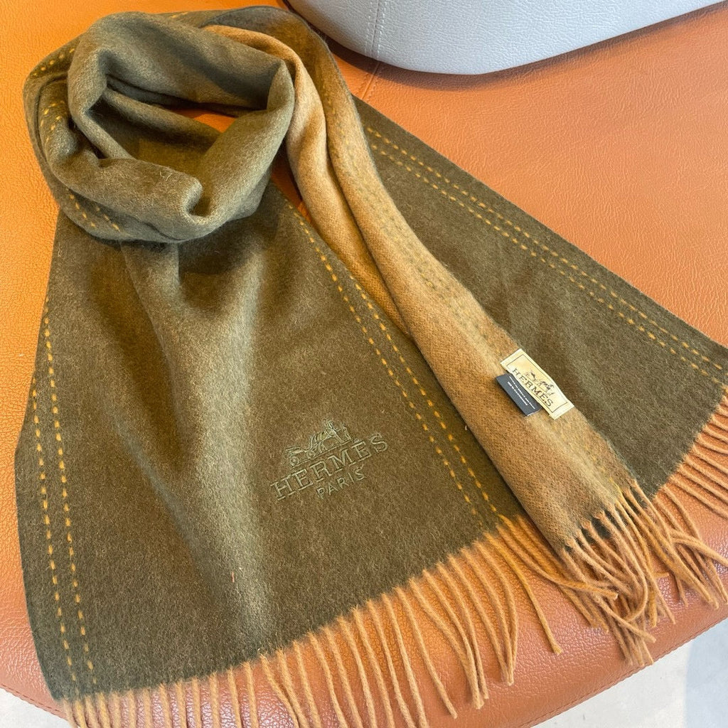 HERMES UNIE BRODEE GM MUFFLER IN OLIVE GREEN CASERE
