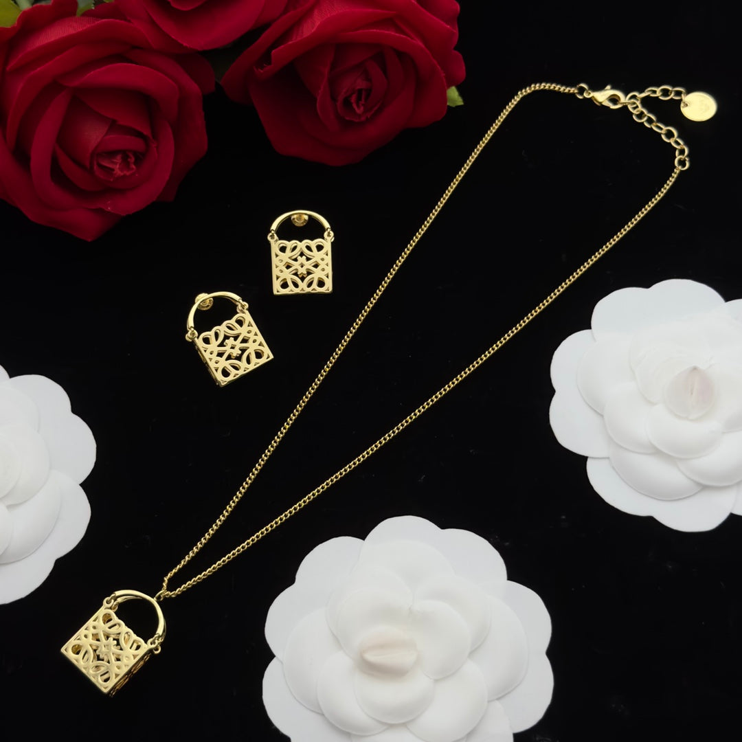 LOEWE ANAGRAM BAG GOLD NECKLACE